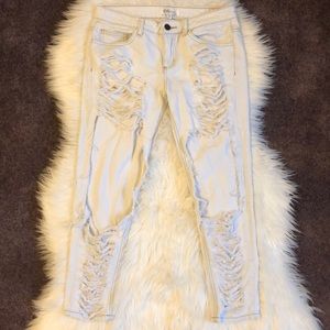 Destroyed lowrise boyfriend fit jeans